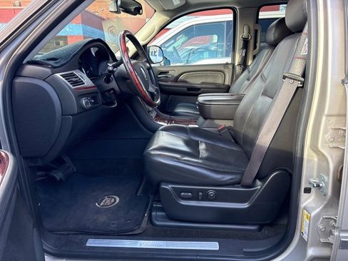 Used 2007 Cadillac Escalade AWD w/ Information Package image 5