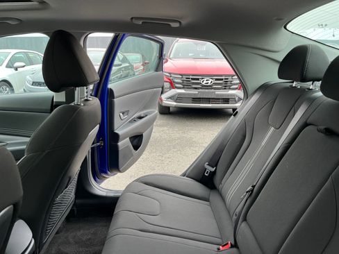 Used 2025 Hyundai Elantra SEL image 40