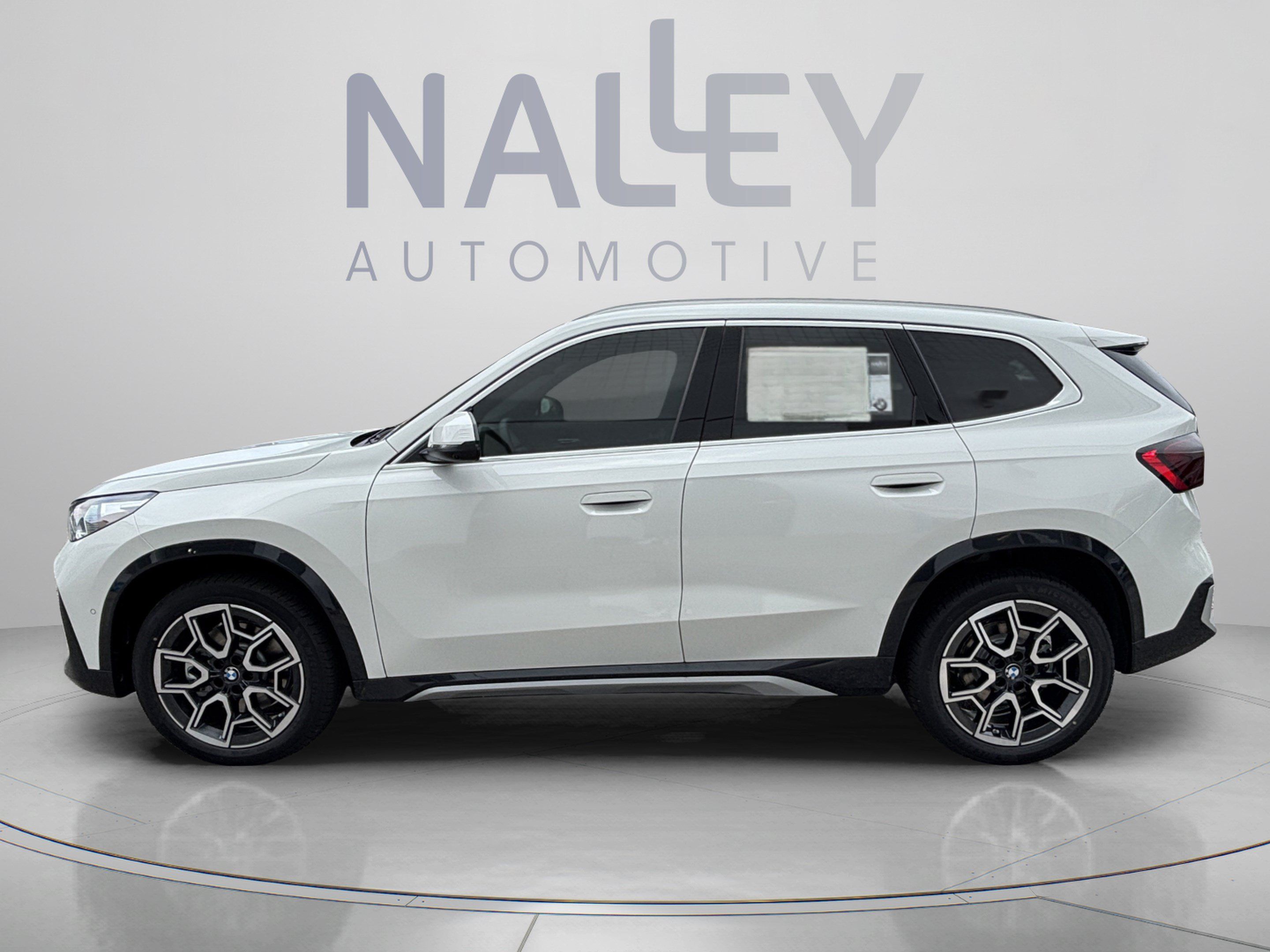 Used 2026 BMW X1 xDrive28i w/ Technology Package AWD/4WD image 2
