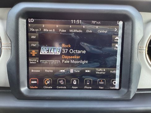 Used 2023 Jeep Gladiator Overland image 22