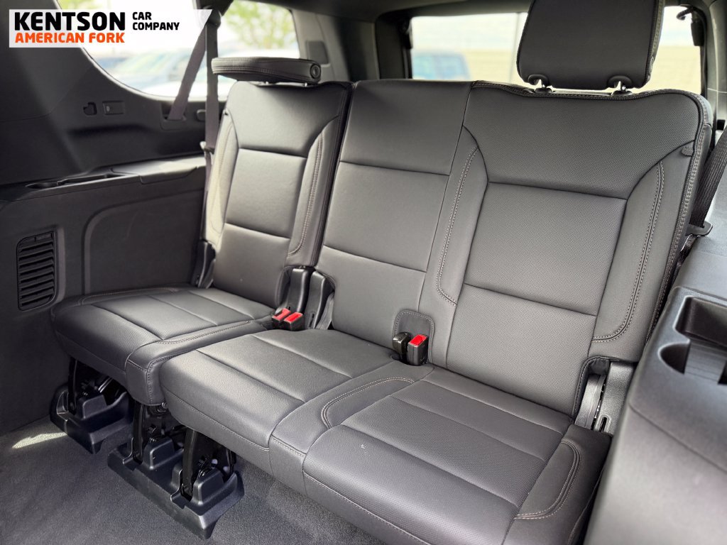 Used 2025 Chevrolet Suburban High Country AWD/4WD image 35