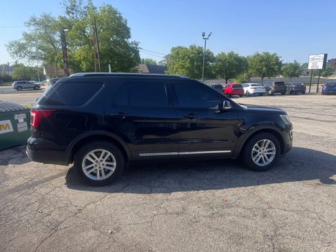 Used 2017 Ford Explorer XLT w/ Equipment Group 202A FWD image 3