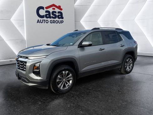 Used 2025 Chevrolet Equinox LT w/ Convenience Package II image 2