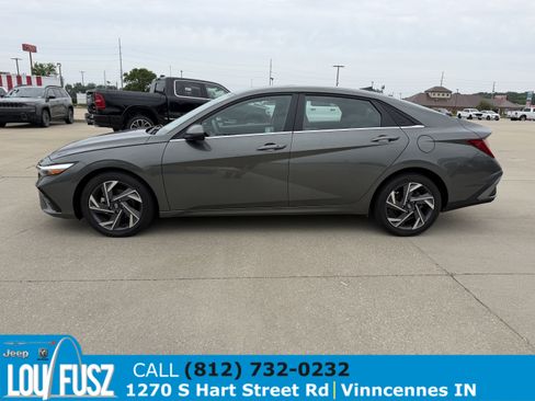Used 2025 Hyundai Elantra SEL FWD image 4