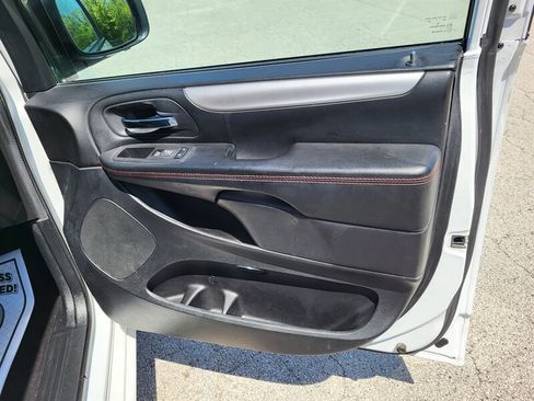 Used 2017 Dodge Grand Caravan GT FWD image 29