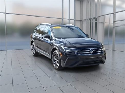 Used 2022 Volkswagen Tiguan SE image 2