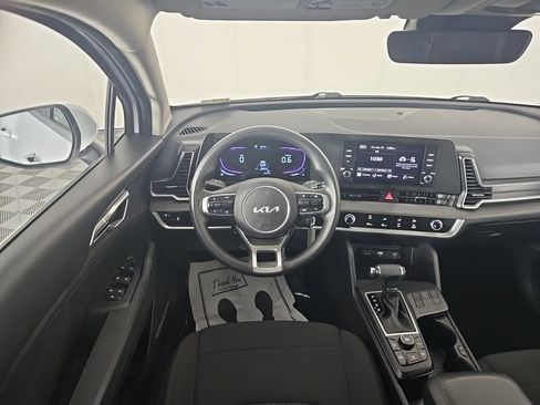 Used 2025 Kia Sportage LX FWD image 11