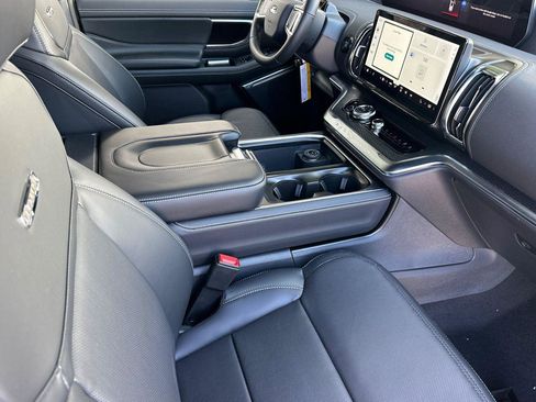 New 2026 Ford Expedition Platinum image 14