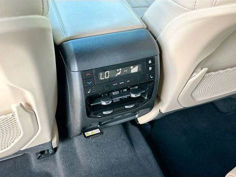 Used 2024 Jeep Grand Cherokee L Limited w/ Luxury Tech Group II image 27