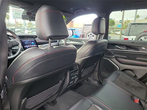 Certified 2022 Jeep Grand Cherokee Trailhawk w/ Luxury Tech Group III image 14