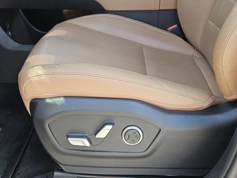 Certified 2025 Hyundai Santa Fe Limited AWD/4WD image 18