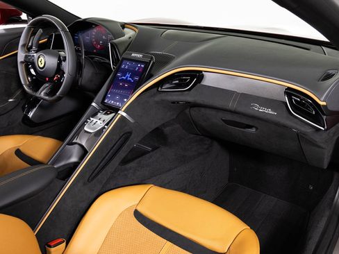Used 2024 Ferrari Roma Spider image 41