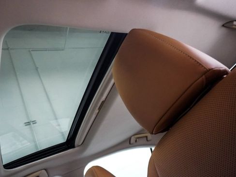 Used 2018 Lexus ES 350 w/ Luxury Package w/Wood Trim FWD image 19