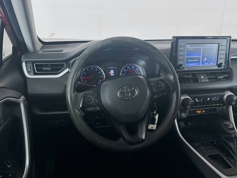 Used 2020 Toyota RAV4 LE FWD image 17