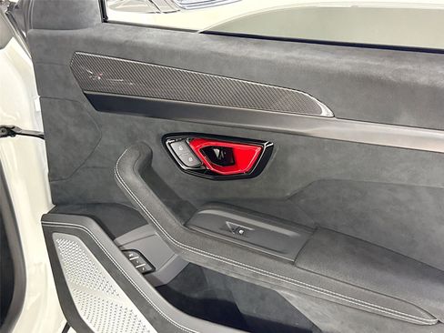 Used 2024 Lamborghini Urus Performante AWD/4WD image 35
