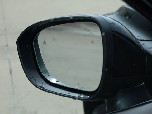 Used 2024 Nissan Rogue SV image 9