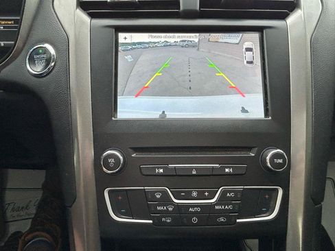 Used 2018 Ford Fusion SE w/ Fusion SE Technology Package FWD image 23