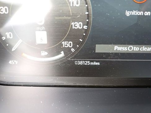 Used 2023 Land Rover Defender 130 SE image 16