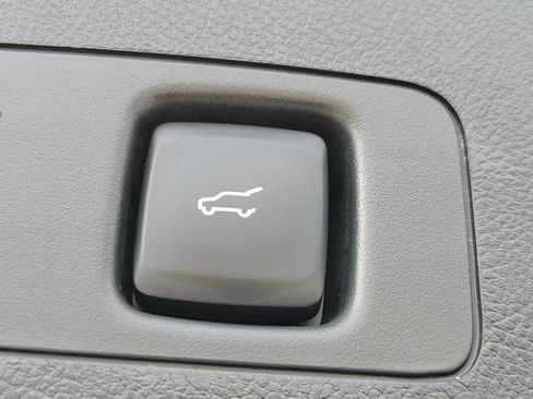 Certified 2025 Lincoln Corsair FWD image 9