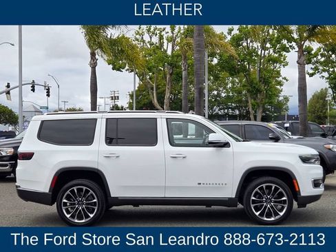 Used 2022 Jeep Wagoneer Series III w/ Premium Group I AWD/4WD image 7