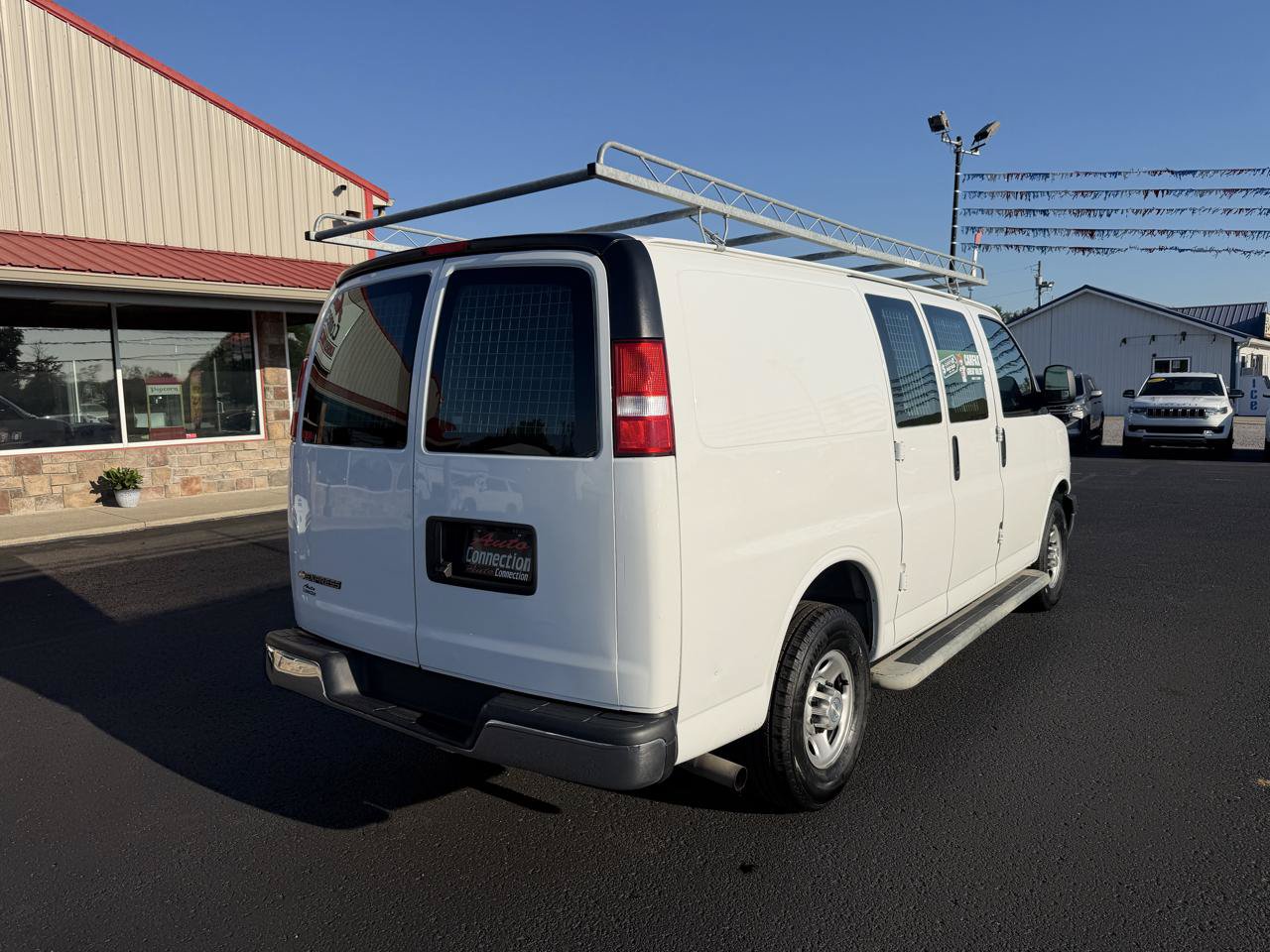 Used 2021 Chevrolet Express 2500 w/ Driver Convenience Package RWD image 4