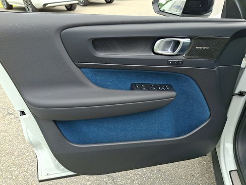 Certified 2023 Volvo XC40 Recharge Ultimate AWD/4WD image 12