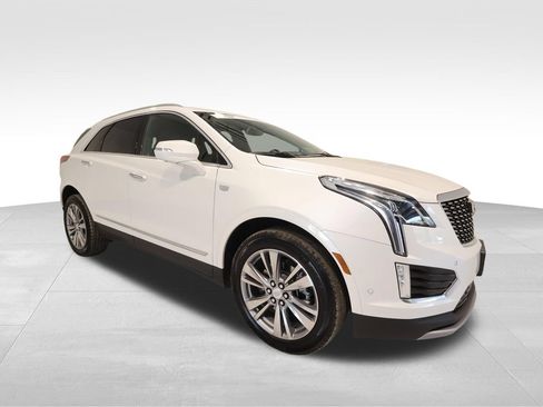 Certified 2025 Cadillac XT5 Premium Luxury w/ Technology Package AWD/4WD image 6