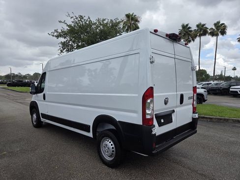 Used 2024 RAM ProMaster 2500 w/ Convenience Group FWD image 6