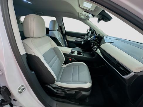 Used 2025 Honda Prologue EX image 32