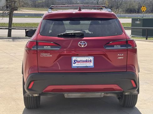 Used 2024 Toyota Corolla Cross XLE w/ Convenience Package image 5