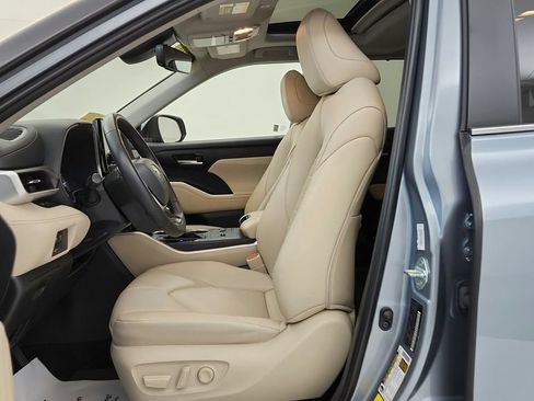 Certified 2024 Toyota Highlander XLE FWD image 31