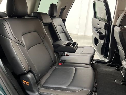 Used 2025 Nissan Pathfinder SL image 17