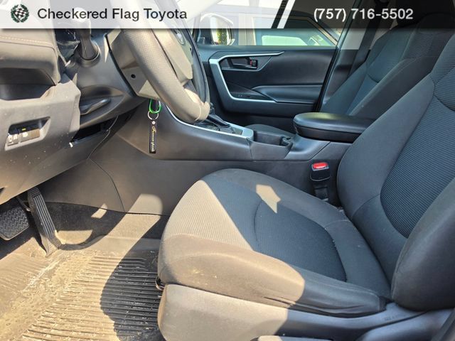 Used 2023 Toyota RAV4 LE AWD/4WD image 8