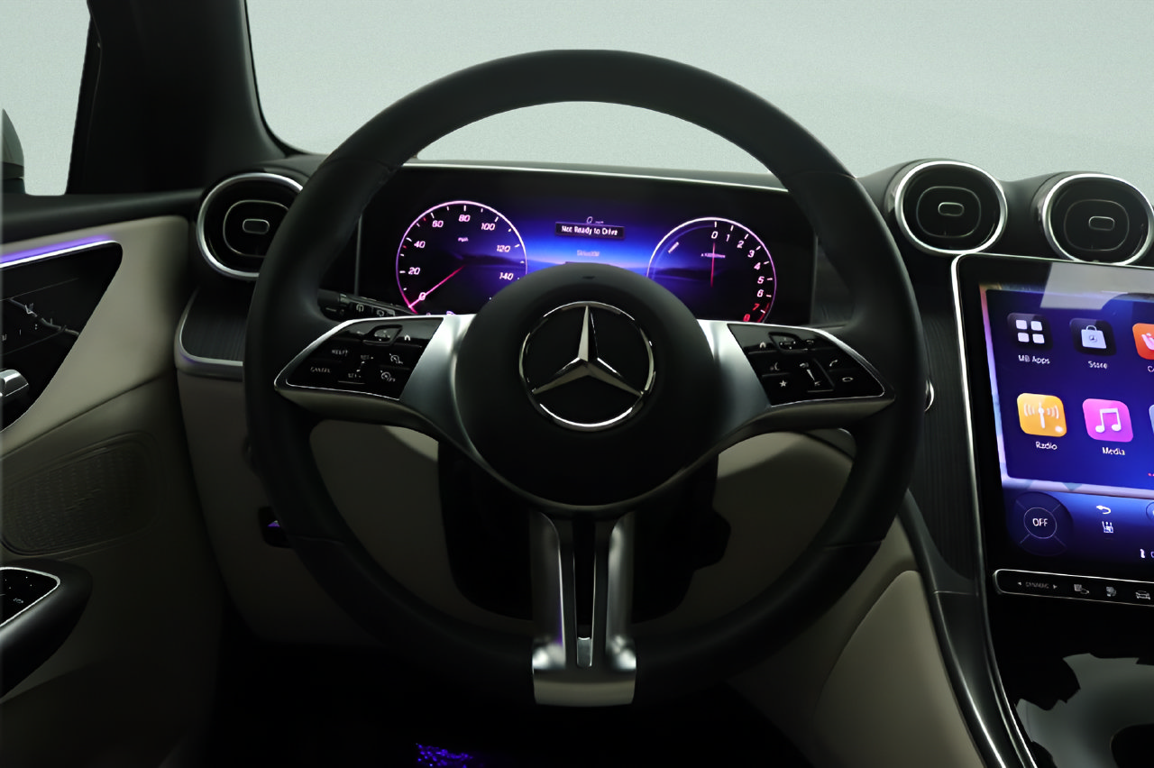 Used 2025 Mercedes-Benz GLC 350e 4MATIC image 8