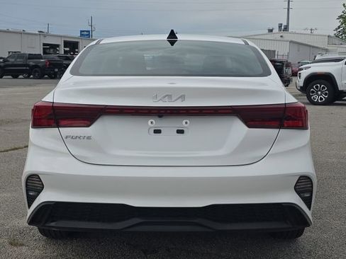 Used 2023 Kia Forte LXS w/ LXS Technology Package FWD image 5