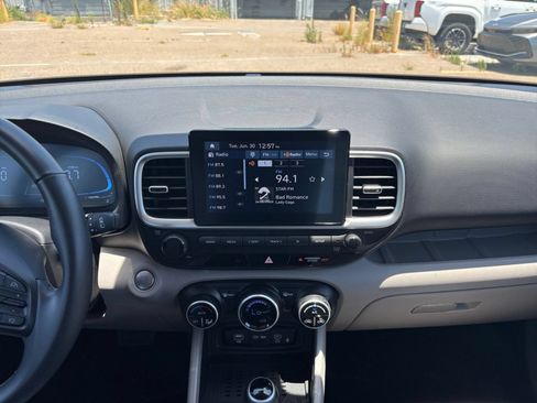 Used 2026 Hyundai Venue SEL FWD image 17