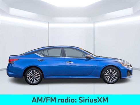 Used 2025 Nissan Altima 2.5 SV FWD image 9