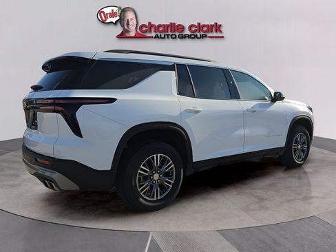 Used 2026 Chevrolet Traverse LT FWD image 5