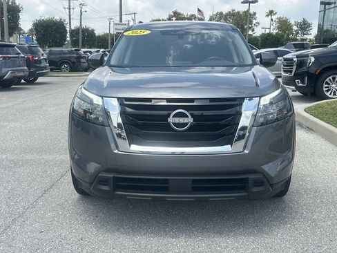 Used 2025 Nissan Pathfinder SV FWD image 4