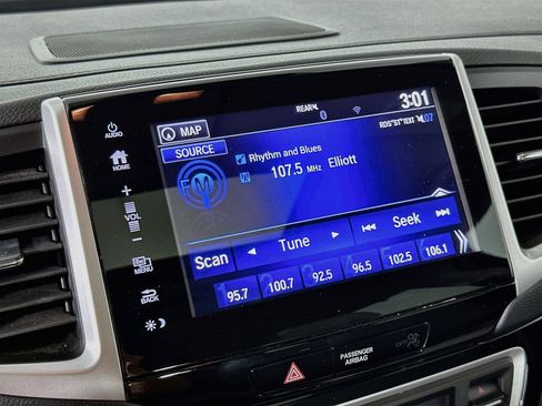 Used 2018 Honda Pilot Touring image 16