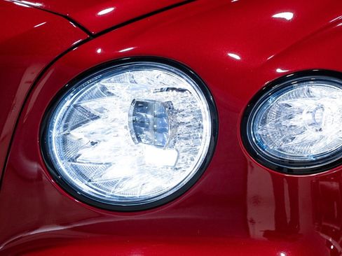 Used 2022 Bentley Flying Spur V8 image 76