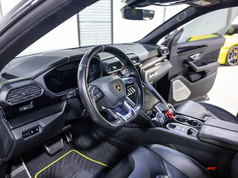 Used 2022 Lamborghini Urus AWD/4WD image 38