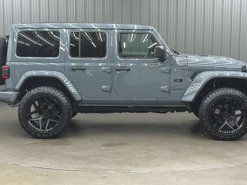 Used 2025 Jeep Wrangler Unlimited Sahara w/ Safety Group AWD/4WD image 6