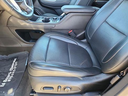 Used 2023 GMC Acadia SLT image 9