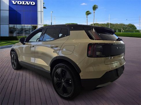New 2026 Volvo EX30 Cross Country Ultra image 5