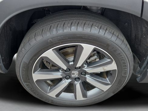 Certified 2025 Honda Pilot Touring image 36