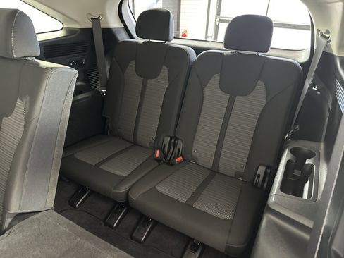 Used 2023 Kia Sorento LX image 8