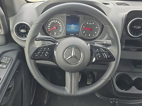 Used 2025 Mercedes-Benz Sprinter 2500 image 27