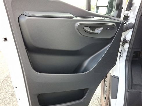 Used 2025 Mercedes-Benz Sprinter 2500 image 13