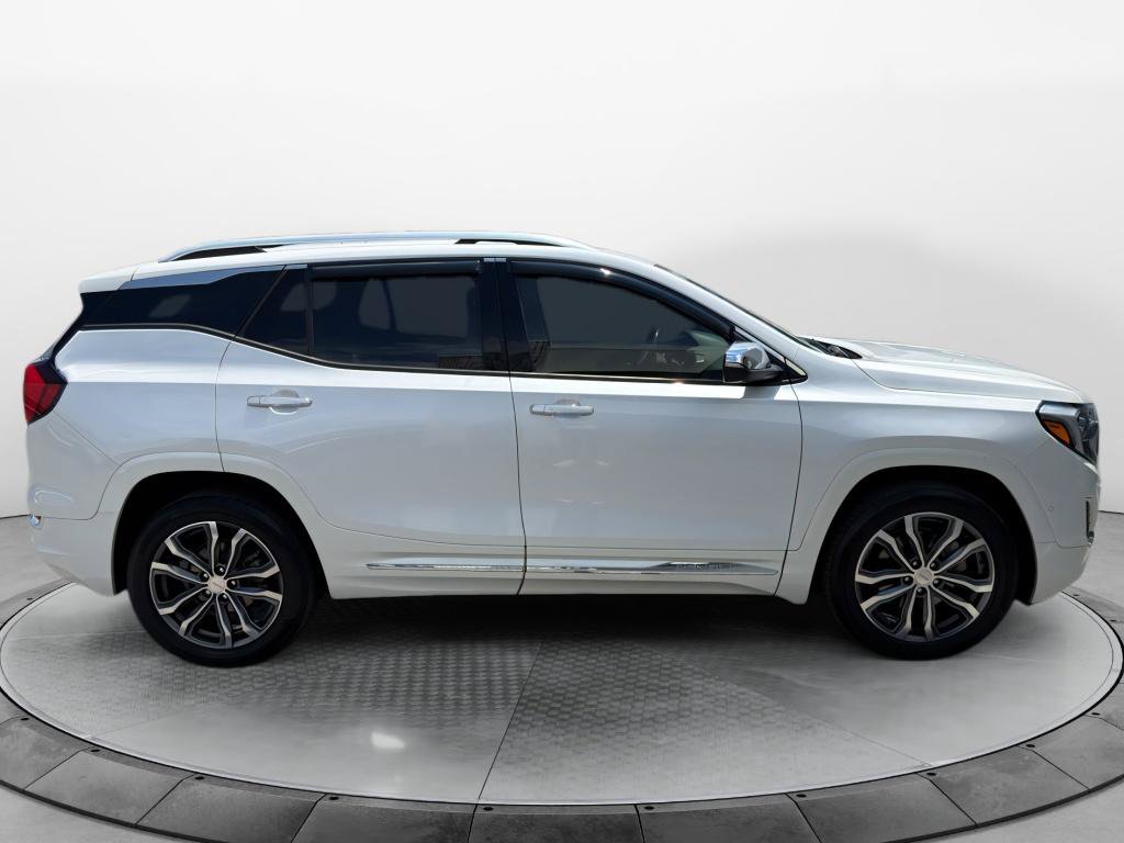 Used 2020 GMC Terrain Denali w/ Denali Premium Package FWD image 2